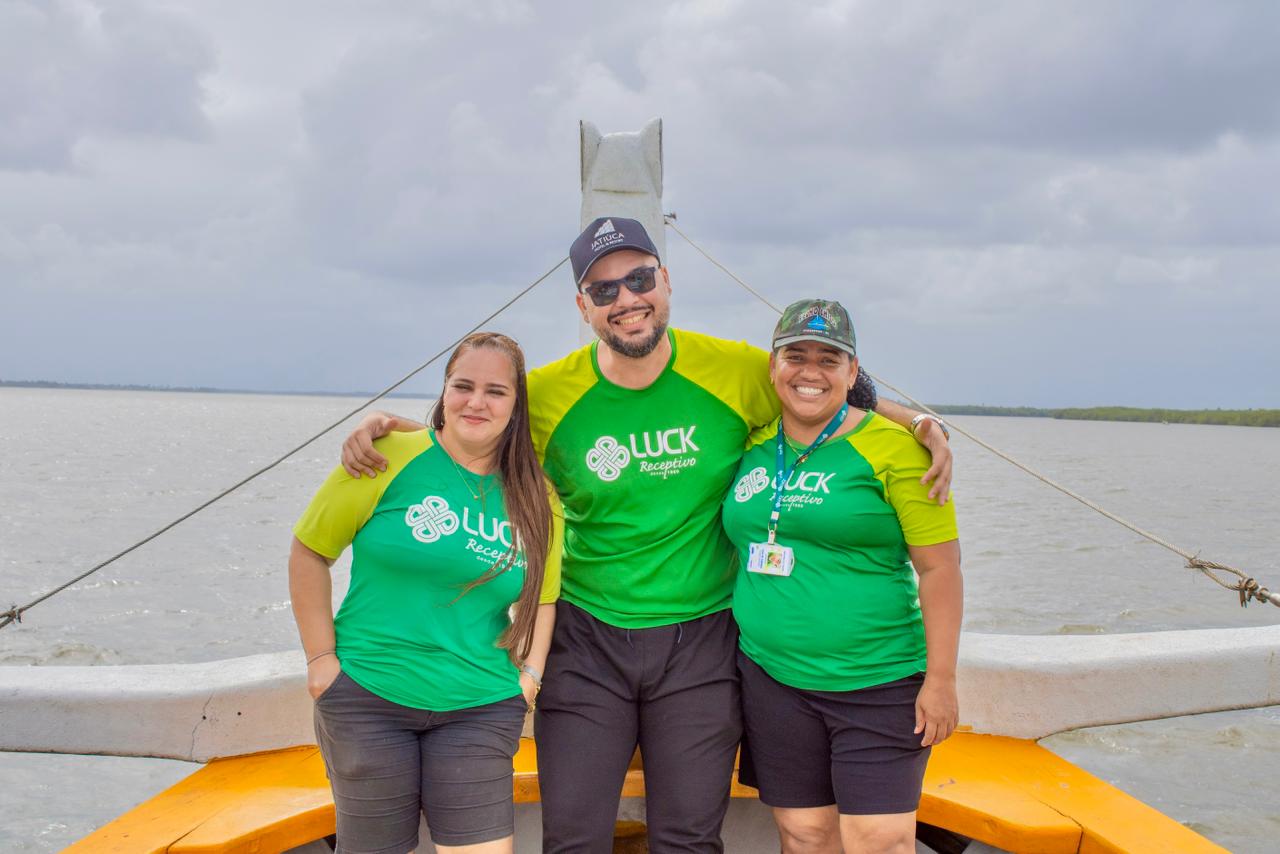 Leo Viana e equipe da Luck Receptivo no barco